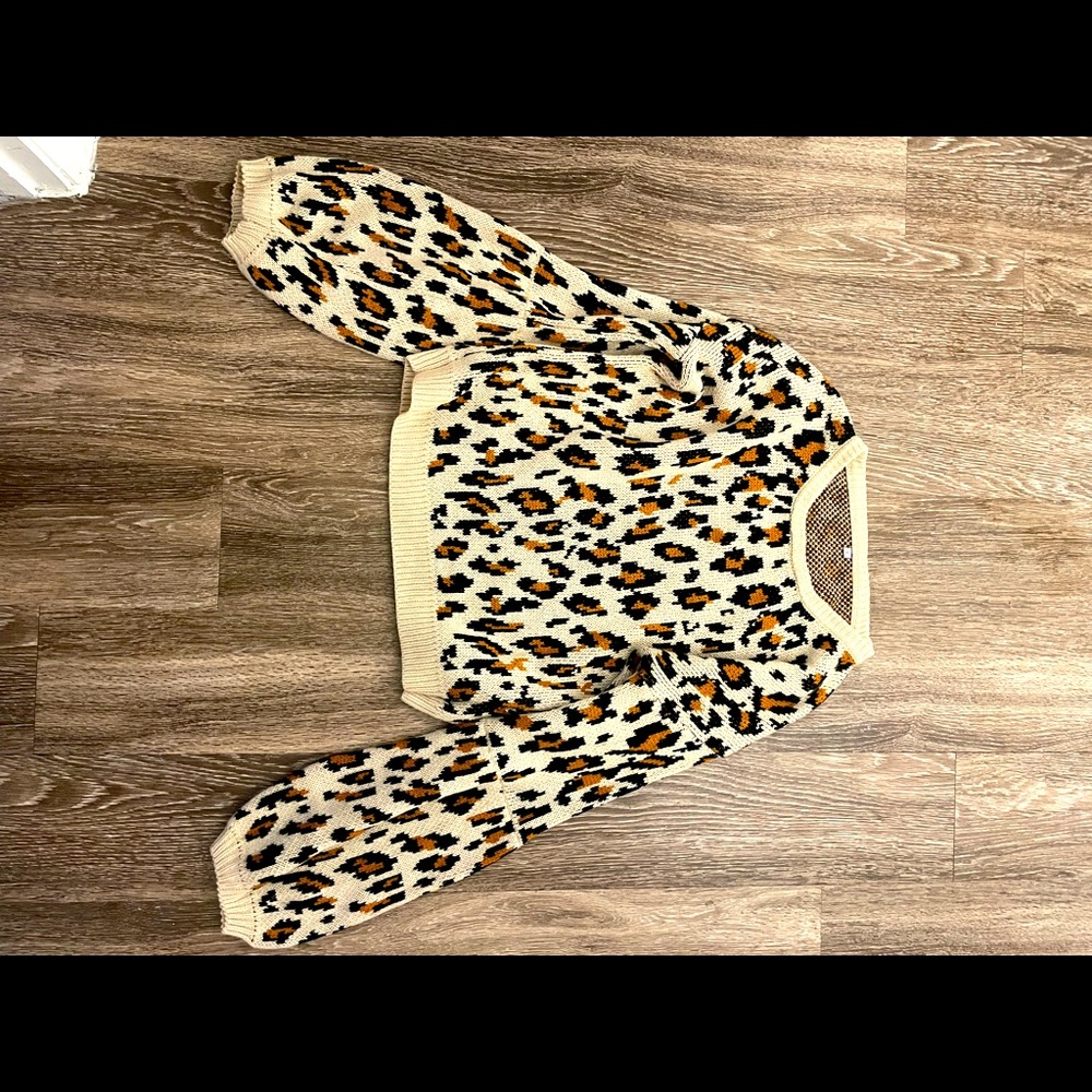 Cheetah bell sleeve sweater
